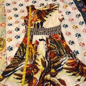 Beautiful summer dress size 6 but feels like size 4.